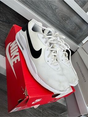 Nike Oketo Sneakers
